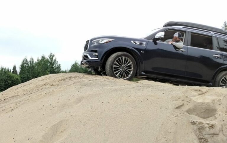 Infiniti QX80 4WD SUV rental for the Outer Banks 4x4 beach